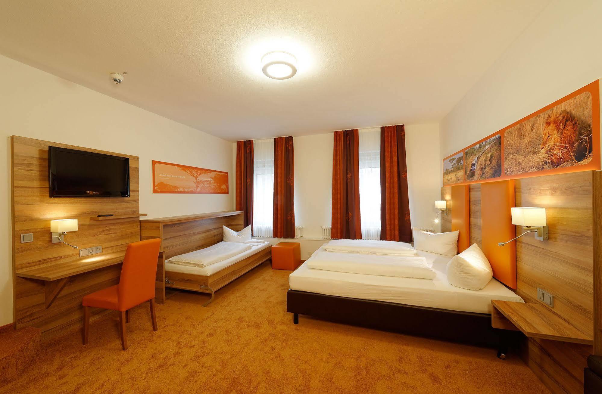 Hotel Zur Post Лайпхайм Екстериор снимка