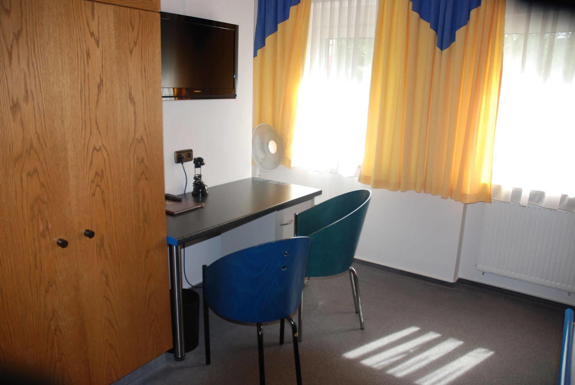Hotel Zur Post Лайпхайм Екстериор снимка
